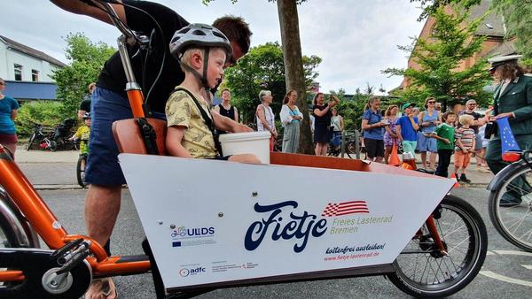 Locals get the chance to test out cargo bikes at a street festival hosted as part of the CIVITAS ULaaDS project in Bremen