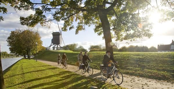 Cyclists along Bruges canals