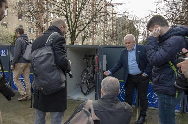 Best practices on public bike storage by Municipality of Kispest