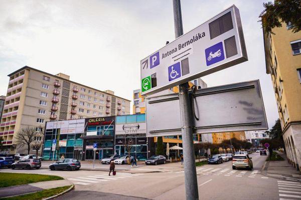 Visual showing accessible traffic sign